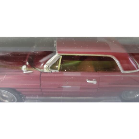 Auto World 1:18 scale 1962 Pontiac Grand Prix Fairfield Collectibles NIB - Picture 3 of 6